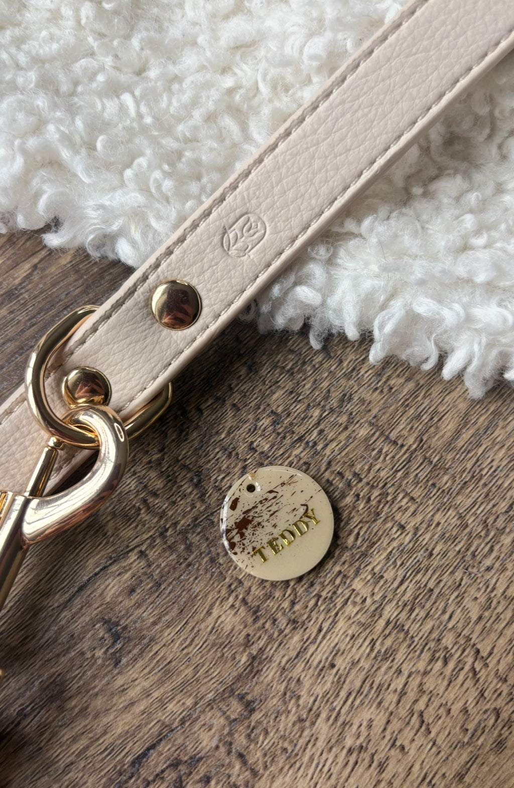 Circular fleck ID tag