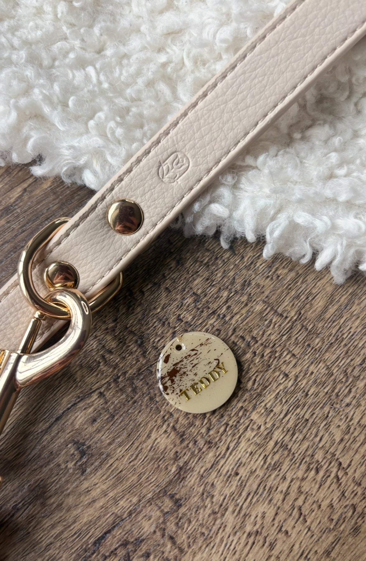 Circular fleck ID tag