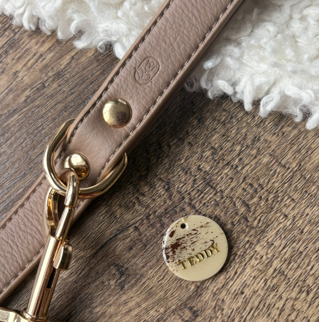 Circular fleck ID tag