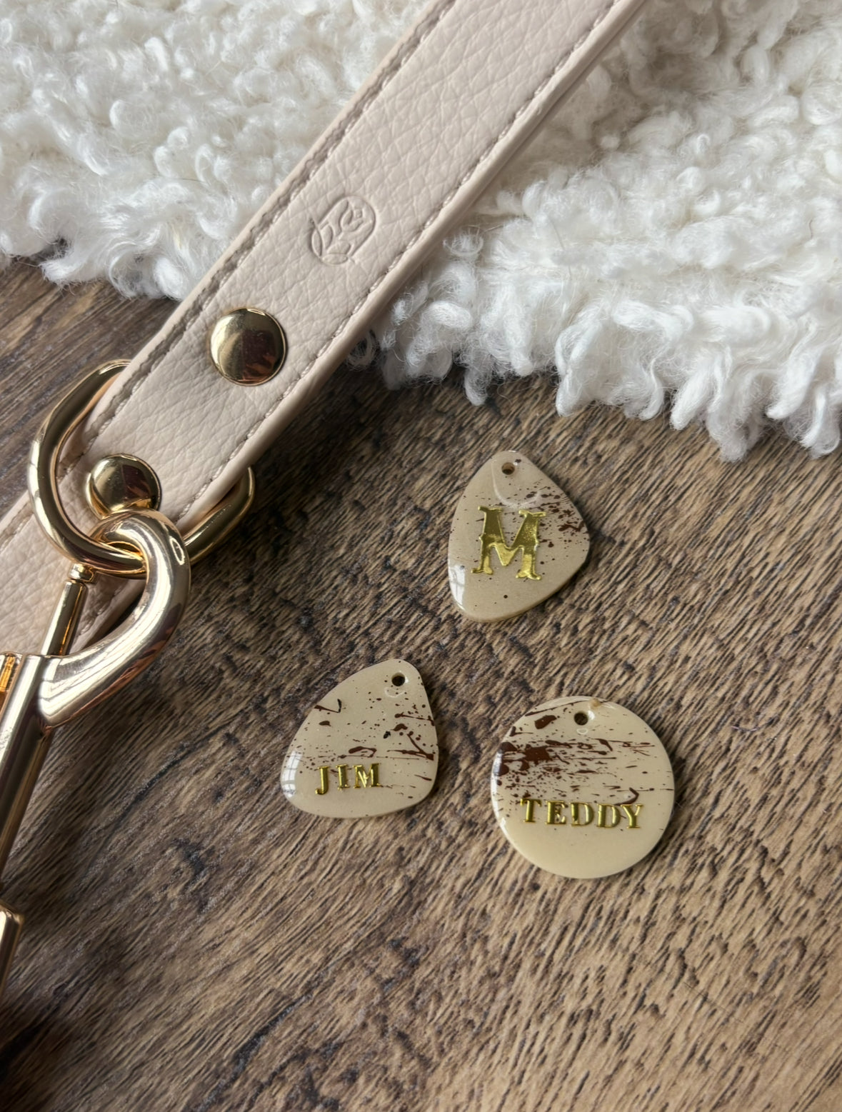 Circular fleck ID tag